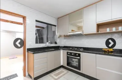 Linda casa com ponto comercial na frente podendo fazer mais um quarto ou abrir seu negocio