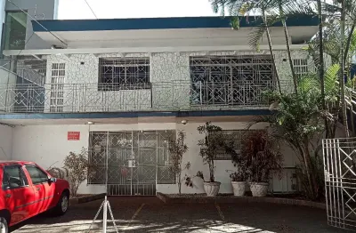 Sobrado comercial com salas amplas da rua cerro corá no alto da lapa