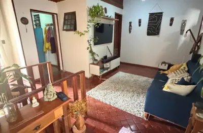 Dr Miranda de Azevedo 2 dormitórios 3 banheiros casa estilo campo