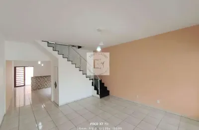 Sobrado para Locação em Pindamonhangaba, Mombaça, 3 dormitórios, 2 banheiros, 2 vagas