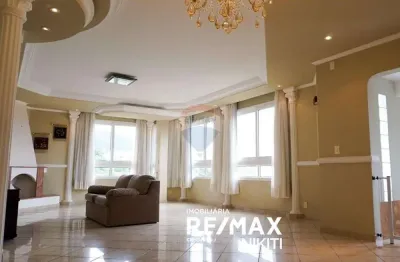 Excelente casa de 03 qtos em Charitas com visão deslumbrante da Baía de Guanabara, próx. ao Parque da Cidade, com área total de 685m2.