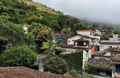 Casa exclusiva em condomínio frente mar – 6 quartos, 5 vagas e anexo completo