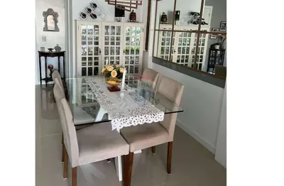 Excelente apartamento com 3 quartos e uma linda vista para a praia, em charitas, niterói.