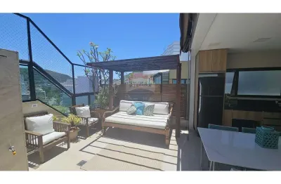 Linda cobertura duplex em Charitas, com 3 quartos, 3 banheiros, 2 suítes e 2 vagas - piscina e área gourmet.