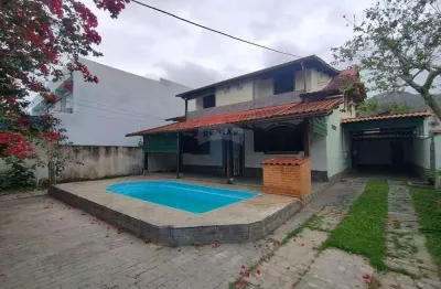 Charmosa casa ampla em lote generoso no engenho do mato - natureza, tranquilidade e conforto