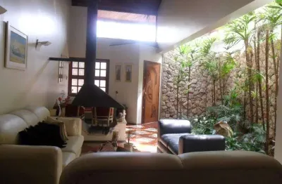 Casa com 6 quartos à venda na Rua Tuiucuê, Saúde, São Paulo
