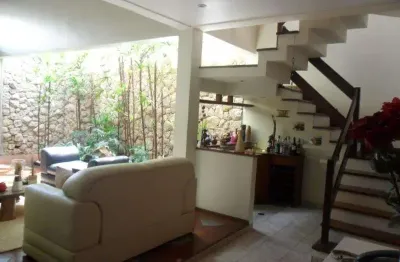 Casa com 6 quartos à venda na Rua Tuiucuê, Saúde, São Paulo