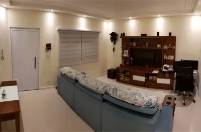 Casa com 3 quartos à venda na Rua Professor Sousa Barros, Saúde, São Paulo