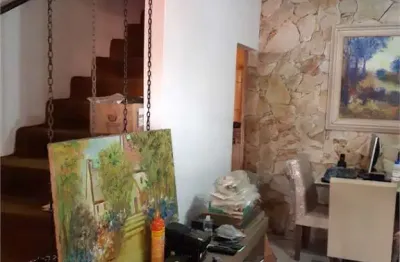 Casa com 3 quartos à venda na Rua Saramenha, Sumaré, São Paulo