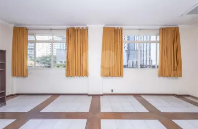 Apartamento com 3 quartos à venda na Alameda Santos, 778, Jardim América, São Paulo