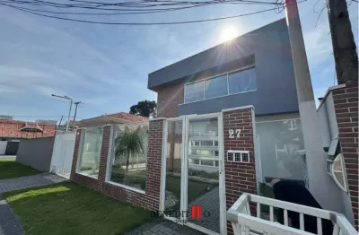 Casa à venda na Rua Antônio Daniel Dalcuche Filho, Uberaba, Curitiba