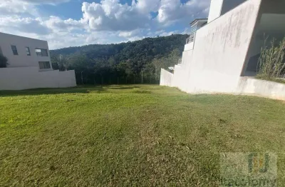 Terreno em declive à venda r$ 2.940.000,00 , com fundo para mata – 490 m² | condomínio gênesis 2 – alphaville, santana de parnaíba/sp
