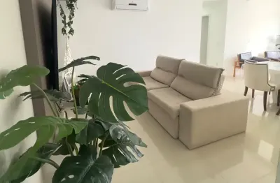 Excelente apartamento com area externa, em meia Praia , Predio com piscina