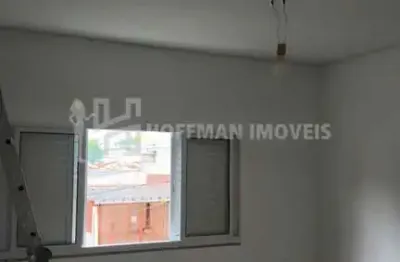 Sobrado à venda com churrasqueira, 03 dormitórios e 02 vagas de garagem no bairro santa maria