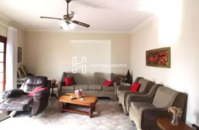 Casa assobradada no santa maria, grande e ótima localização.