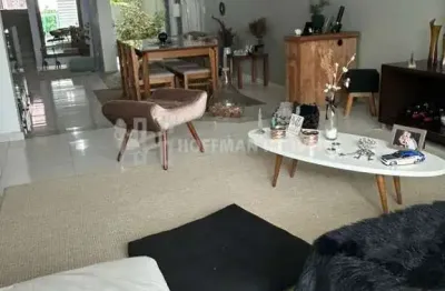 Casa com 4 dormitórios 2 suítes e 4 vagas de garagem a venda no barcelona