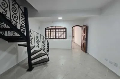 Sobrado com 03 dormitórios, 02 banheiros, 01 vaga, espaço gourmet á venda santa maria - scs - sp