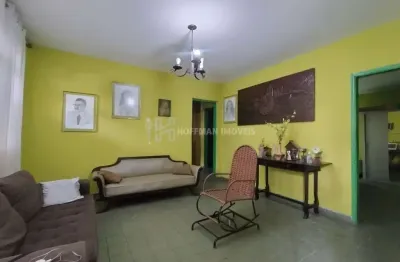 Casa térrea com 03 dormitórios e 02 vagas no bairro nova gerty