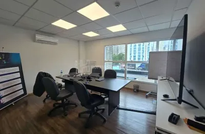 Sala comercial de 46m² com banheiro e vaga à venda no centro de são caetano do sul