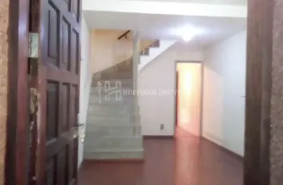 Sobrado à venda com 02 dormitórios, 02 banheiros e 01 vaga de garagem no bairro santa maria