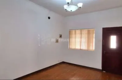 Casa térrea com 02 dormitórios, 02 banheiros, 04 vagas, quintal à venda no bairro santo antonio!