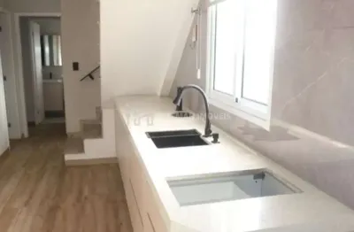 Cobertura à venda com 02 dormitórios e 02 vagas no bairro santa maria