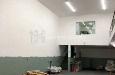 Galpão à venda com 440m² e energia trifásica no bairro santa maria