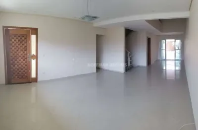 Sobrado à venda com quintal, churrasqueira, 03 suítes e 04 vagas no bairro olímpico