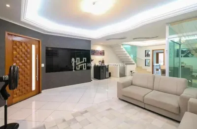 Sobrado à venda com churrasqueira, 03 suítes e 08 vagas no bairro olímpico