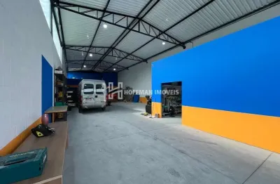 Galpão amplo para alugar com 350m² e 03 vagas de garagem no bairro fundação