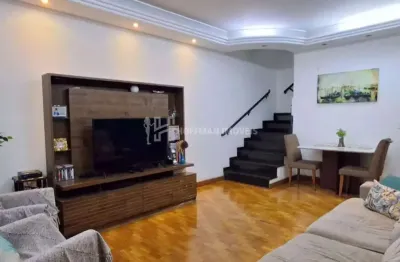 Sobrado com 3 dormitórios sendo 1 suíte com área gourmet e 2 vagas de garagem