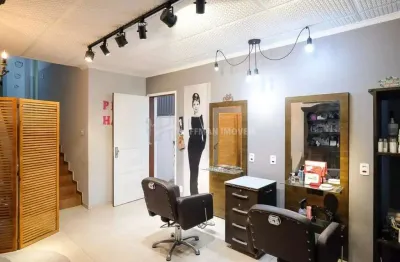 Sobrado à venda com 03 dormitórios e 02 vagas no bairro barcelona