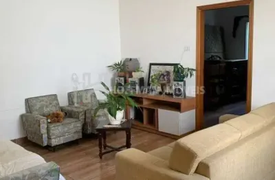 Casa com quintal à venda com 03 dormitórios no Bairro Santa Paula