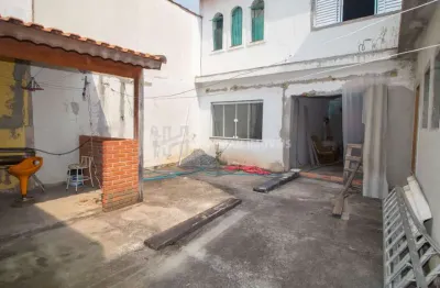 Imóvel situado em região privilegiada, a poucos metros da Avenida Visconde de Inhaúma, com fácil ace