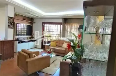 Sobrado com 4 quartos sendo 1 suíte e 2 vagas de garagem no Santa Maria