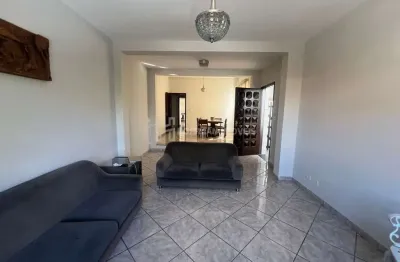 Casa assobradada à venda com 03 dormitórios e 03 vagas no Bairro Barcelona