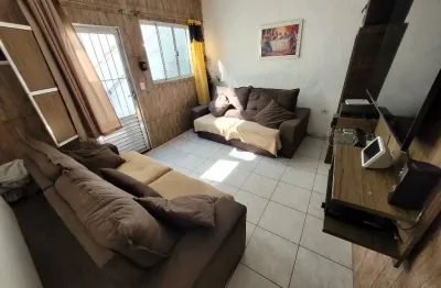 Casa assobradada à venda com 4 quartos e 2 wc's no condomínio maracanã