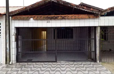 Espaçosa Casa Geminada 3 Quartos no Caiçara, Praia Grande-SP