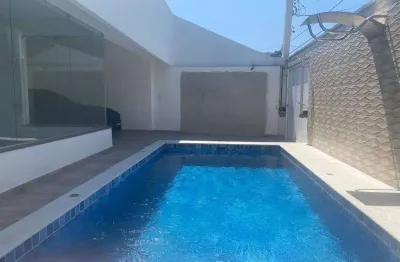 Linda Casa térrea com 03 dormitórios + 04 vagas de garagem + piscina e área gourmet Canto do Forte PG