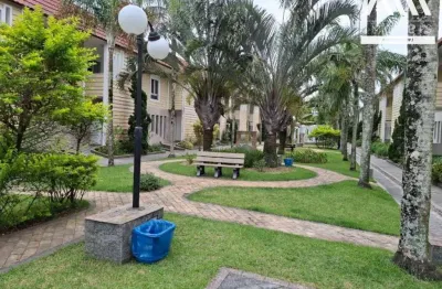 Linda casa de alto padrão em condomínio fechado perto da praia!