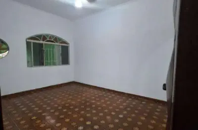 Casa térrea com 3 dormitórios, na Vila Caiçara. R$ 389.000,00 a vista ou financiado.