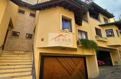 Casa em condomínio com espaço gourmet, piscina e 3 dormitórios – zona sul