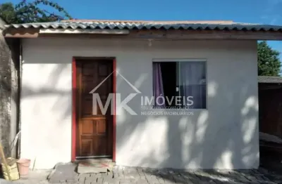 Casa à venda na Avenida Vinte e Nove de Abril, Centro, Guaratuba