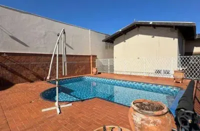 Casa com 3 quartos à venda na Avenida 33, Centro, Barretos
