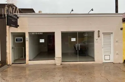 Casa comercial com 4 salas à venda na Avenida 13, Centro, Barretos