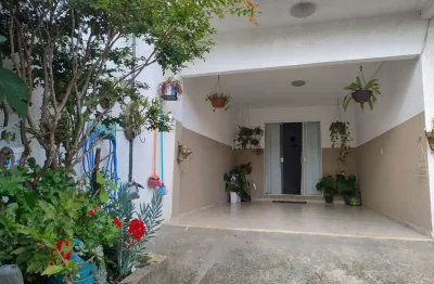 Casa usada para venda em curitiba, campo comprido, 2 dormitórios, 1 banheiro, 2 vagas