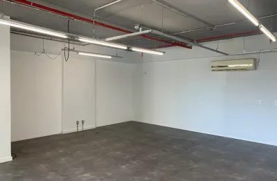 Sala comercial com 1 sala para alugar na Rua Verbo Divino, 2001, Chácara Santo Antônio, São Paulo
