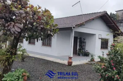 Casa com 3 quartos para alugar na Rua Palmeira das Missões, 481, Boehmerwald, Joinville