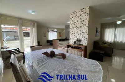 Casa com 4 quartos à venda na Rua Guaianazes, Floresta, Joinville