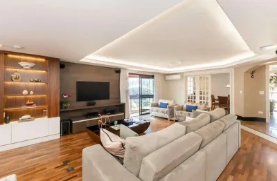 Oportunidade rara: duplex de 226m² com 4 quarto, sendo 2 suítes, 4 banheiros e 3 vagas. a 5 min do metrô!